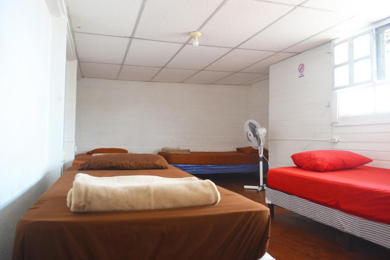 4 Grados Hostel Guatemala City ภายนอก รูปภาพ