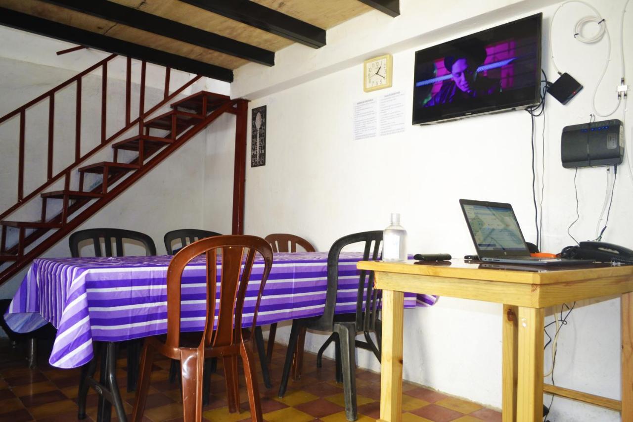 4 Grados Hostel Guatemala City ภายนอก รูปภาพ