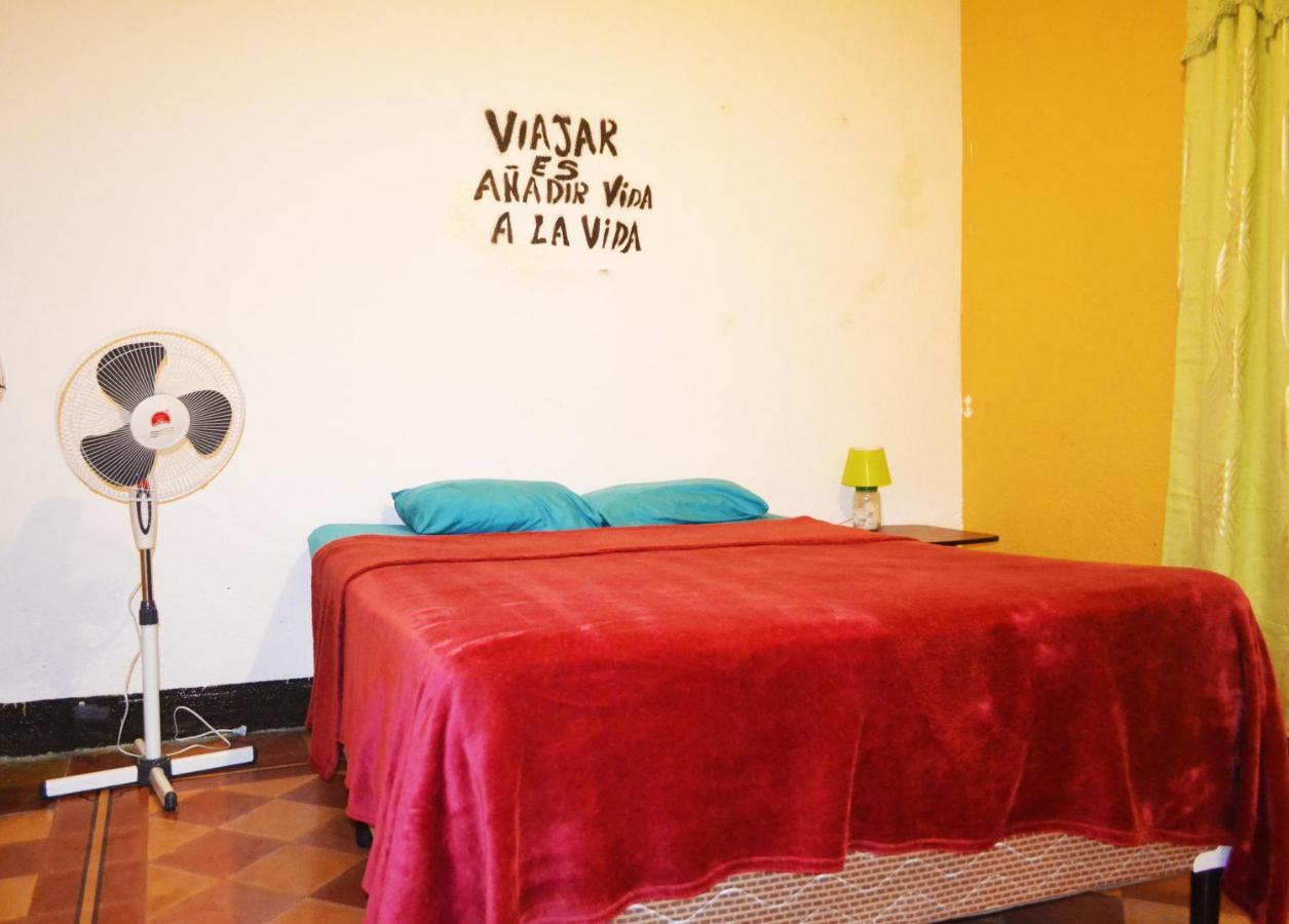 4 Grados Hostel Guatemala City ภายนอก รูปภาพ